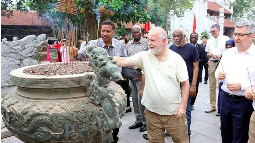 Foreign diplomats explore Con Son – Kiep Bac heritage site